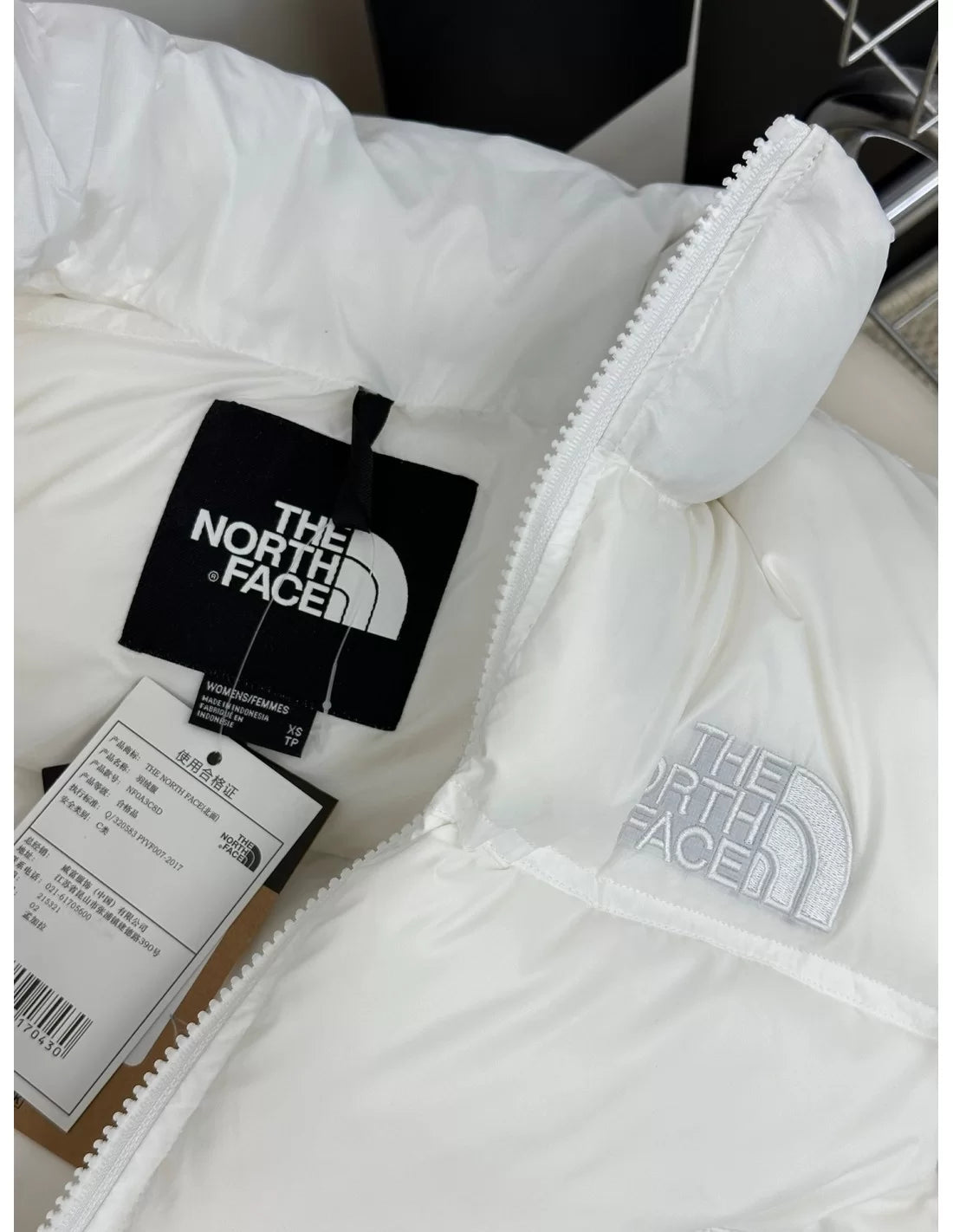 THE NORTH FACE SHORT JACKET WHITE